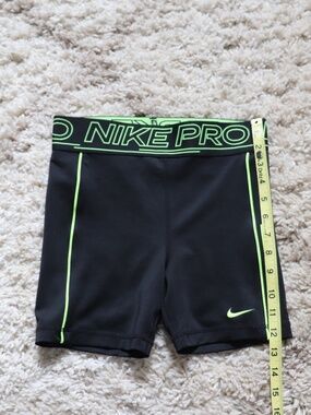 Nike Girls Dry-Fit Pro Sport Shorts Color Black/Volt (Neon Yellow) Size Large